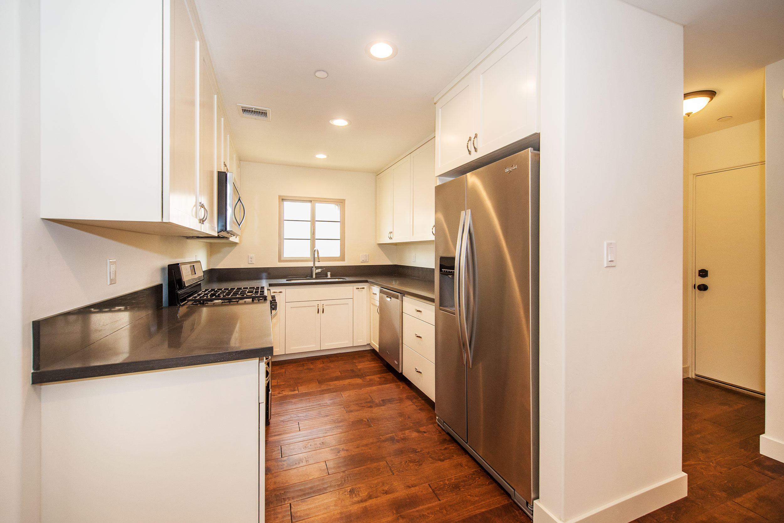 1275 Cramer Circle Carpinteria, CA 93013 - Photo 4 of 11 5web