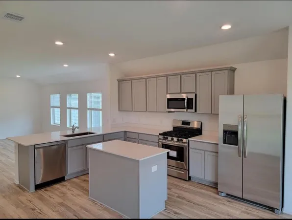 $2,350 | 31719 Splitting Willow Lane, Fulshear, TX 77441