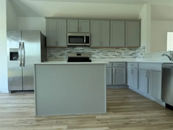 $2,350 | 31719 Splitting Willow Lane, Fulshear, TX 77441