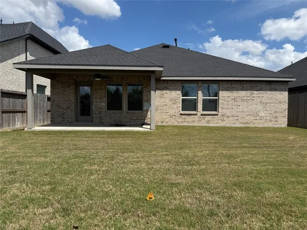 $2,350 | 31719 Splitting Willow Lane, Fulshear, TX 77441