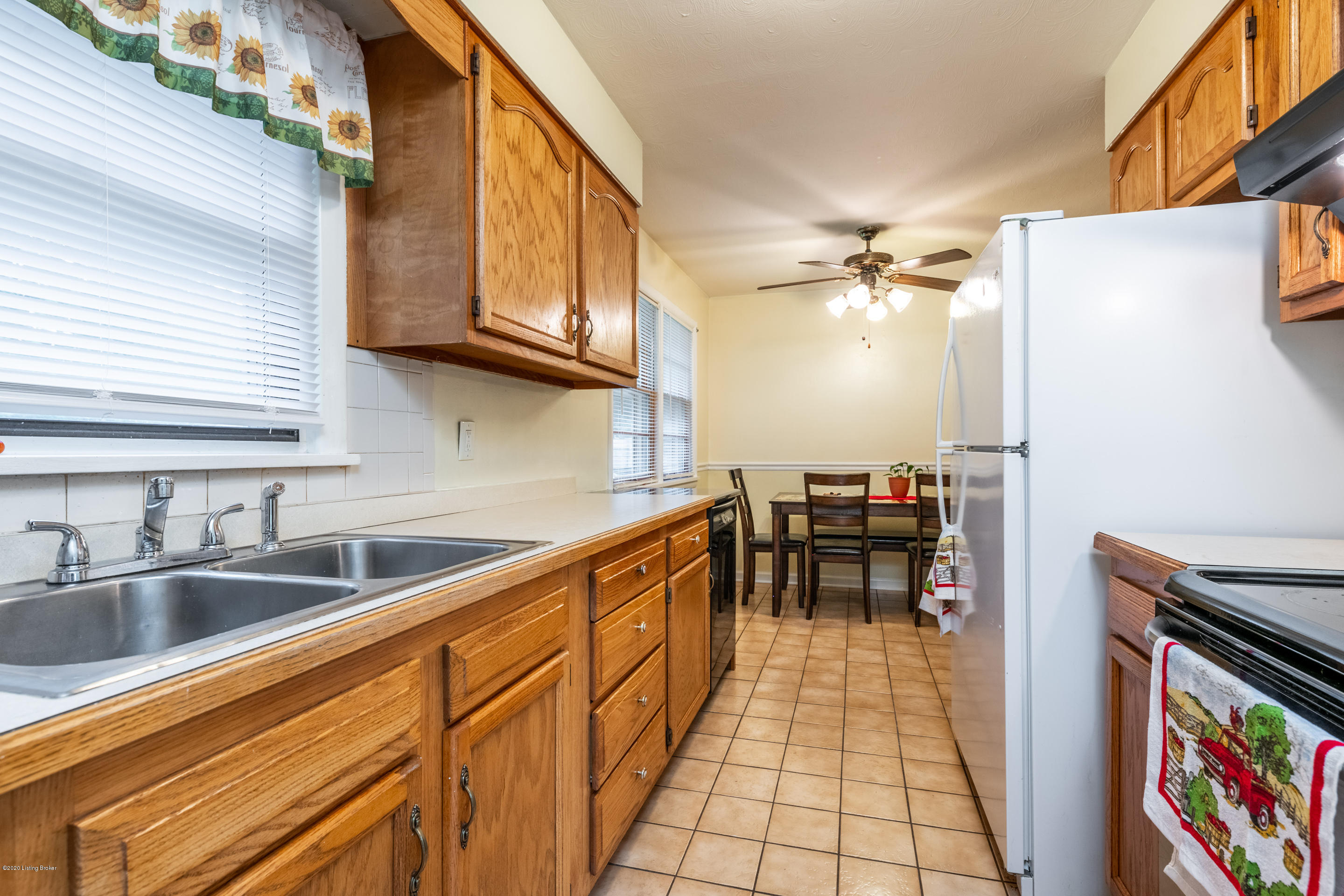 10511 Torrington Road Louisville, KY 40272 - Photo 8 of 23 DHI-8