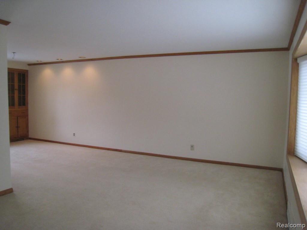 22745 Meridian Road Grosse Ile, MI 48138 - Photo 15 of 25 Living room