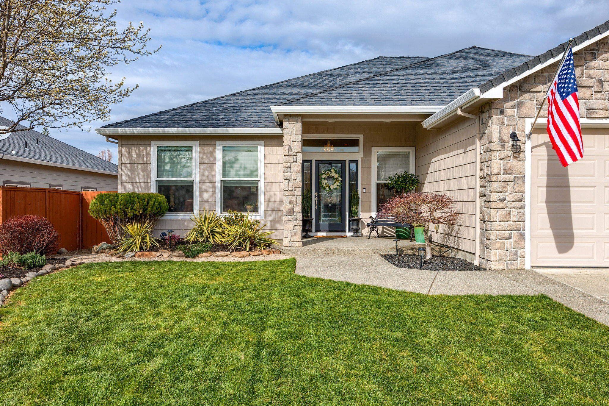 971 Pumpkin Ridge Eagle Point, OR 97524 - Photo 4 of 51 7-web-or-mls-ApxPR (7)
