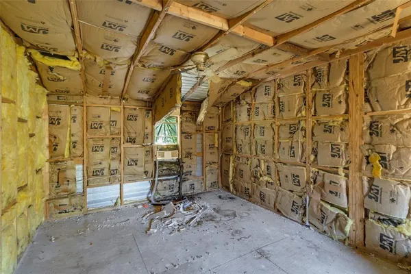 a view of a backyard with pathway