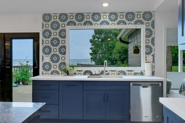 $900,000 | 220 Harbor Run Drive, Coldspring, TX 77331