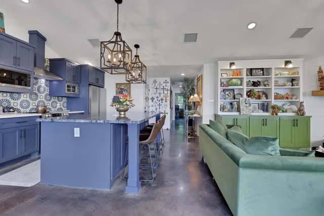 $900,000 | 220 Harbor Run Drive, Coldspring, TX 77331