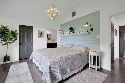 $900,000 | 220 Harbor Run Drive, Coldspring, TX 77331