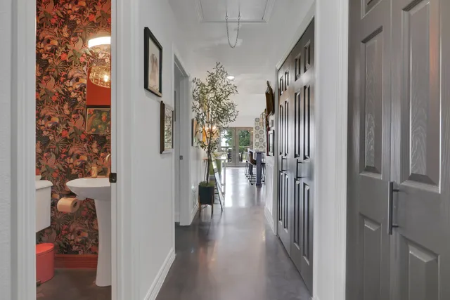 $900,000 | 220 Harbor Run Drive, Coldspring, TX 77331