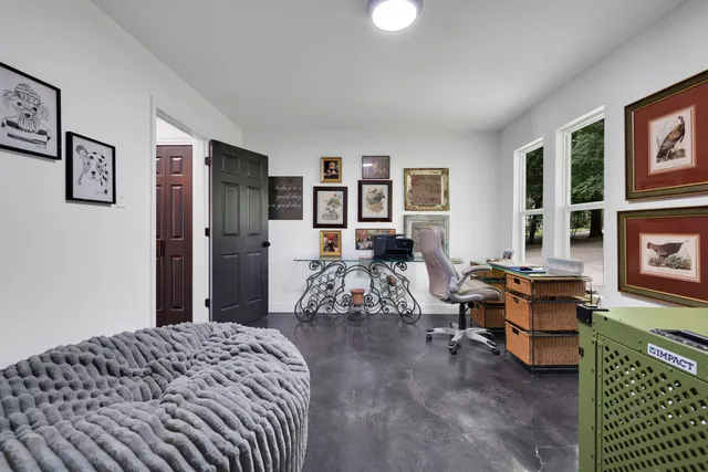 $900,000 | 220 Harbor Run Drive, Coldspring, TX 77331