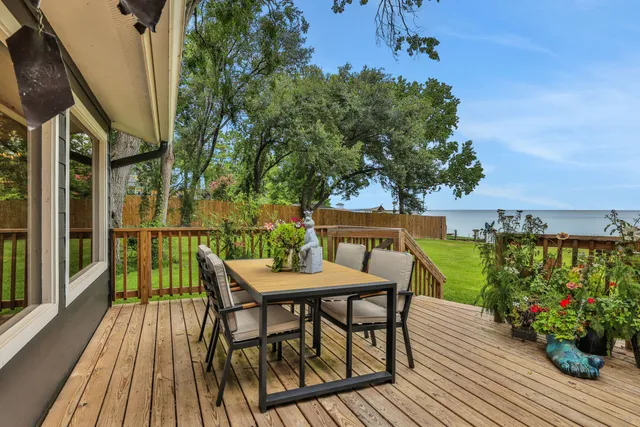 $900,000 | 220 Harbor Run Drive, Coldspring, TX 77331