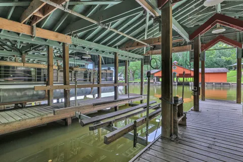 $900,000 | 220 Harbor Run Drive, Coldspring, TX 77331