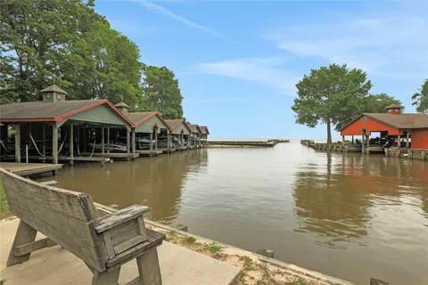 $900,000 | 220 Harbor Run Drive, Coldspring, TX 77331