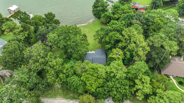 $900,000 | 220 Harbor Run Drive, Coldspring, TX 77331