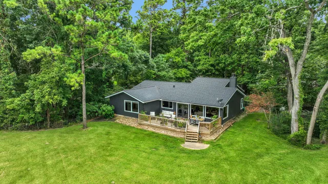 $900,000 | 220 Harbor Run Drive, Coldspring, TX 77331