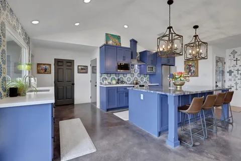 $900,000 | 220 Harbor Run Drive, Coldspring, TX 77331