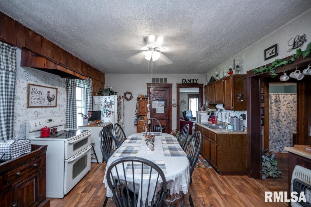 19639 Bennett Road Pekin, IL 61554 - Photo 10 of 55 Gallery Image 10