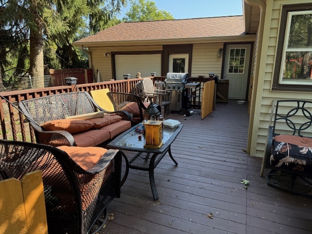 18400 South Parker Road Mokena, IL 60448 - Photo 12 of 31 a view of a patio with dining table and chairs