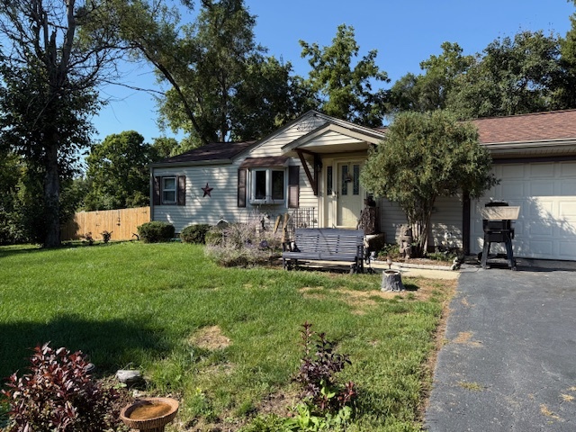 18400 South Parker Road Mokena, IL 60448 - Photo 2 of 31 a front view of a house with garden