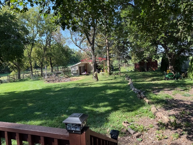 18400 South Parker Road Mokena, IL 60448 - Photo 28 of 31 a garden view with a sitting space