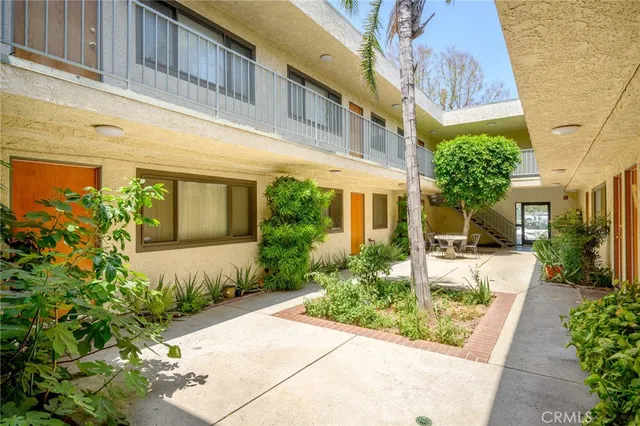 $1,650 | 16226 Vanowen Street, Unit 209, Van Nuys, CA 91406