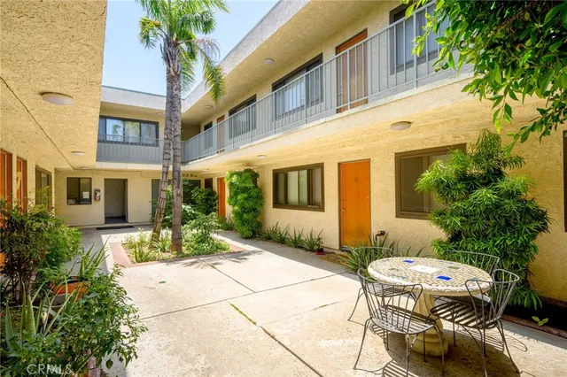 $1,650 | 16226 Vanowen Street, Unit 209, Van Nuys, CA 91406