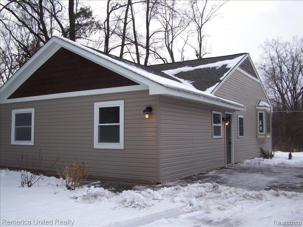 28505 Rollcrest Road Farmington, MI 48334 - Photo 1 of 12 new sid. trim and roof