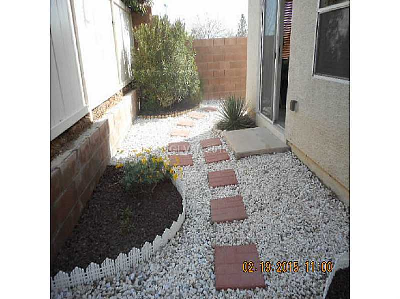 3824 Badgerbrook Street Las Vegas, NV 89129 - Photo 18 of 19 Yard/Garden.