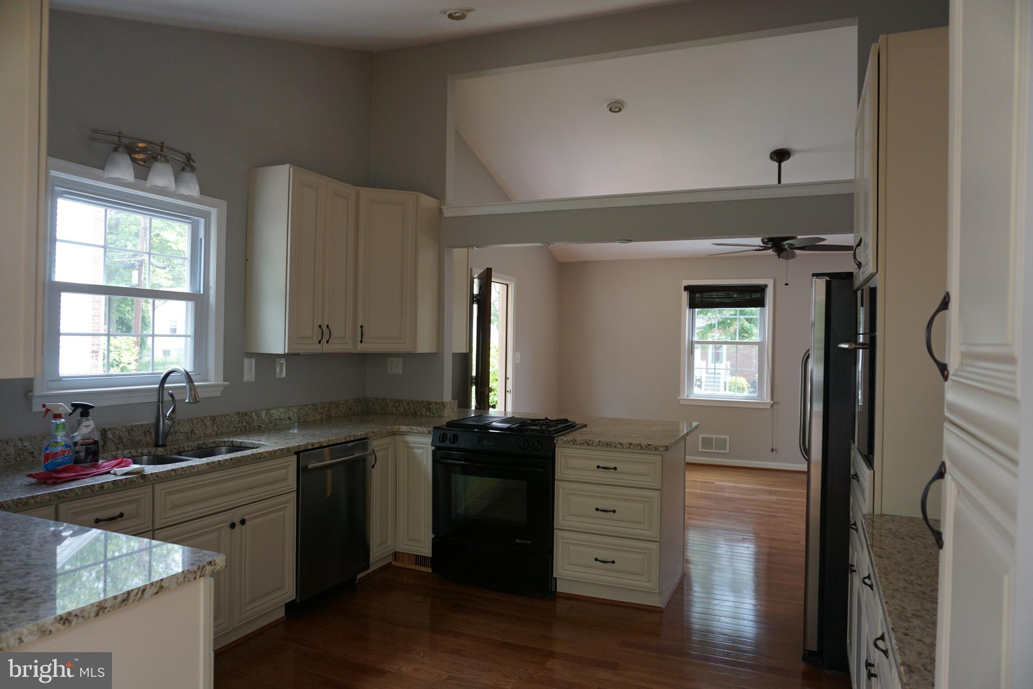 11718 Kingtree Street Silver Spring, MD 20902 - Photo 12 of 32 Gallery Image 12