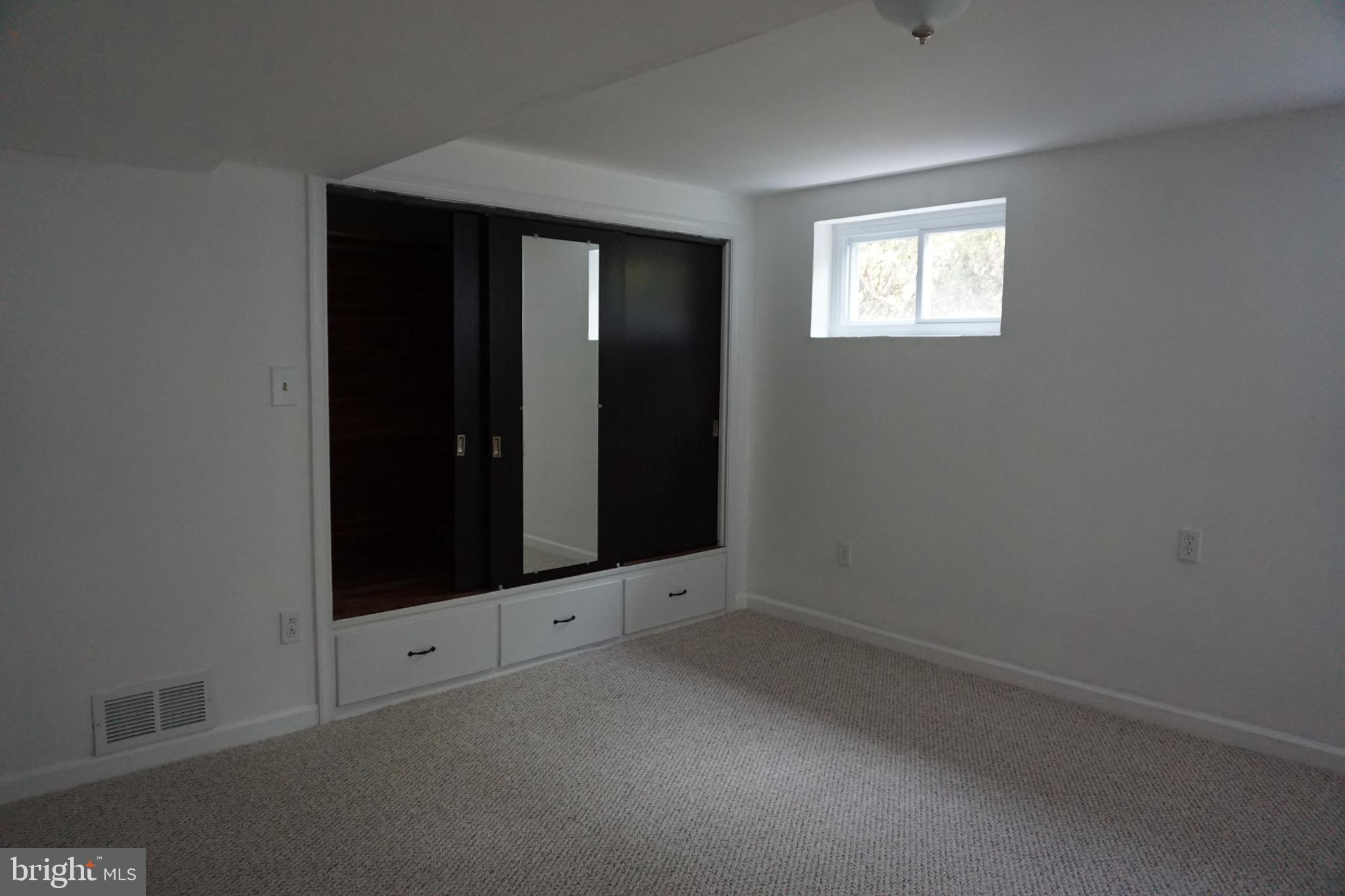11718 Kingtree Street Silver Spring, MD 20902 - Photo 24 of 32 Gallery Image 24