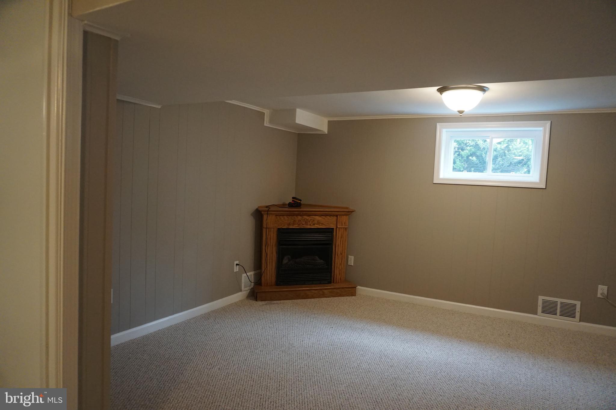 11718 Kingtree Street Silver Spring, MD 20902 - Photo 28 of 32 Gallery Image 28