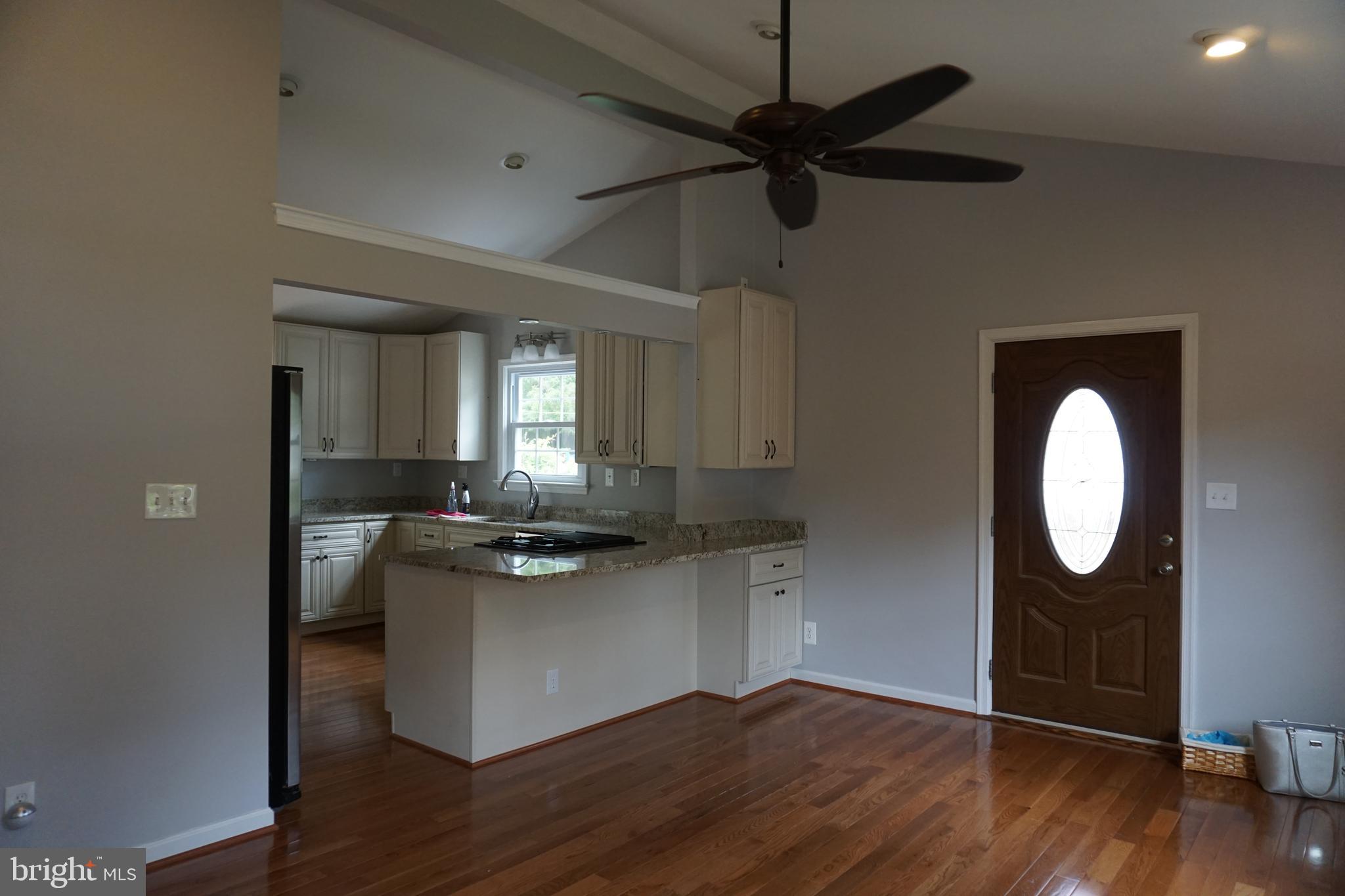 11718 Kingtree Street Silver Spring, MD 20902 - Photo 6 of 32 Gallery Image 6