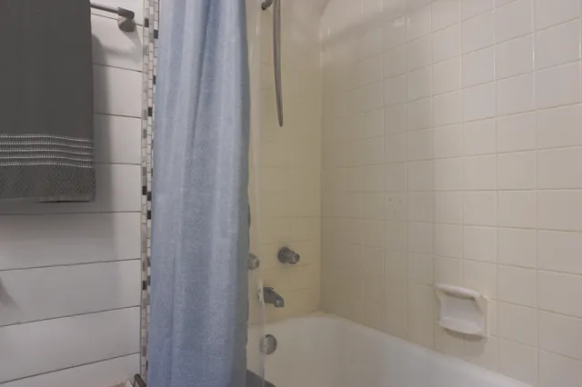 $2,400 | 350 Barbara Drive Northwest, Fort Walton Beach, FL 32548