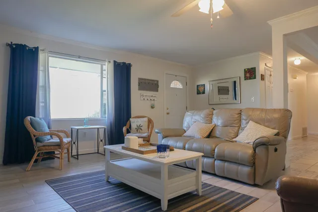 $2,400 | 350 Barbara Drive Northwest, Fort Walton Beach, FL 32548