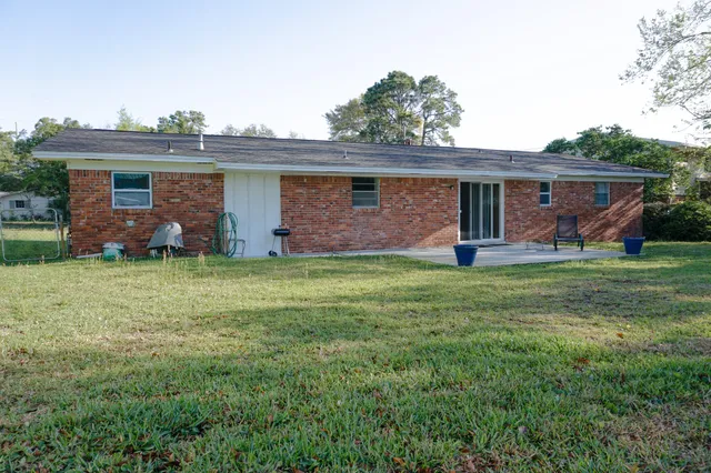 $2,400 | 350 Barbara Drive Northwest, Fort Walton Beach, FL 32548