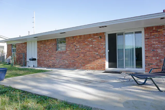 $2,400 | 350 Barbara Drive Northwest, Fort Walton Beach, FL 32548