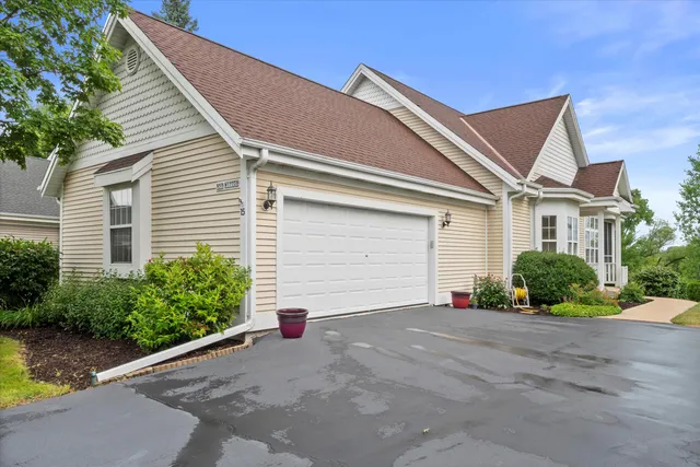 $499,900 | N59W17728 Meadow Court, Menomonee Falls, WI 53051