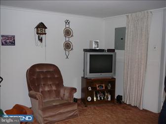 1104 Surrey Road Philadelphia, PA 19115 - Photo 5 of 6 Family Room