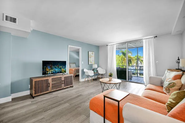 $2,600 | 400 Southeast 10th Street, Unit 303, Deerfield Beach, FL 33441