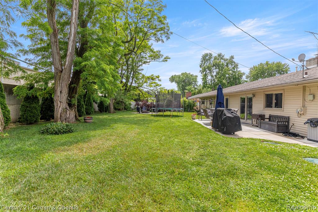 2138 Metzner Road Walled Lake, MI 48390 - Photo 37 of 38 Gallery Image 37