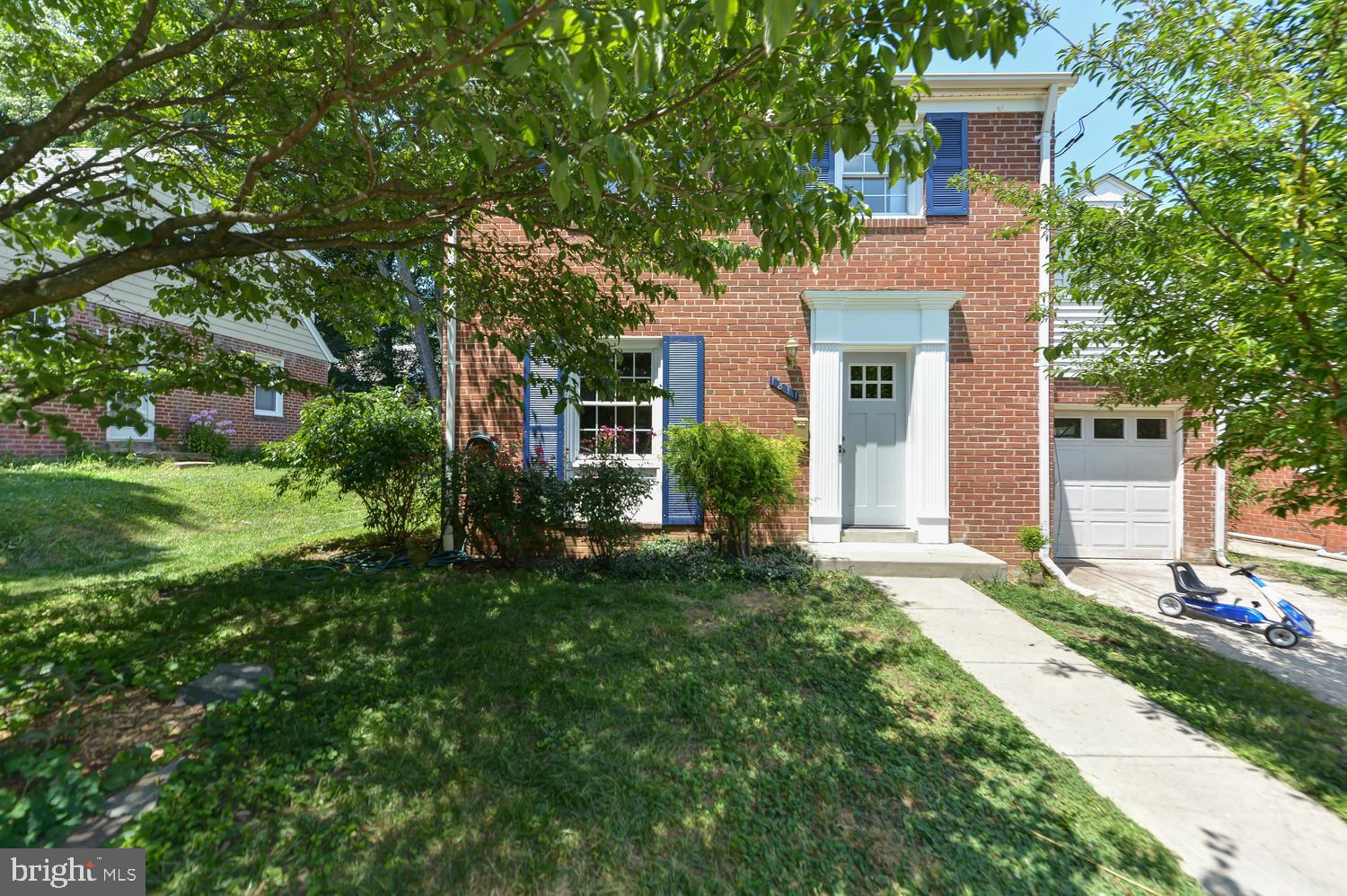 1811 August Drive Silver Spring, MD 20902 - Photo 4 of 38 Welcoming Entryway