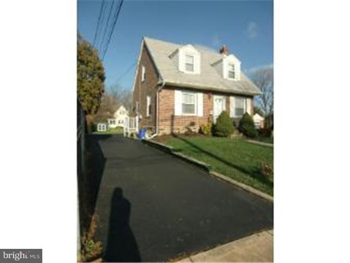 383 Shaw Road Ridley Park, PA 19078 - Photo 2 of 24 Driveway