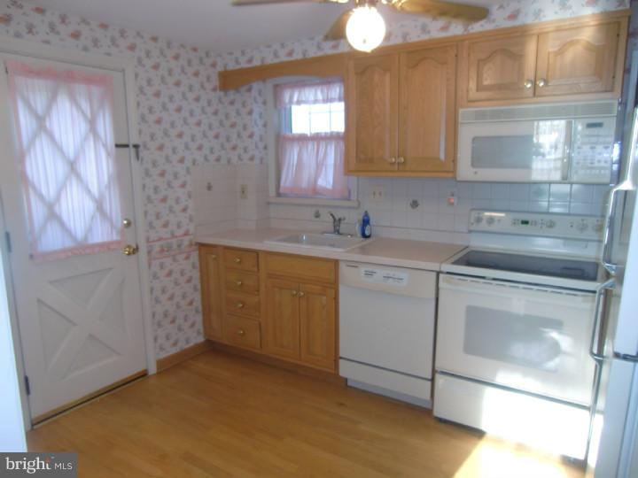 383 Shaw Road Ridley Park, PA 19078 - Photo 8 of 24 Kitchen