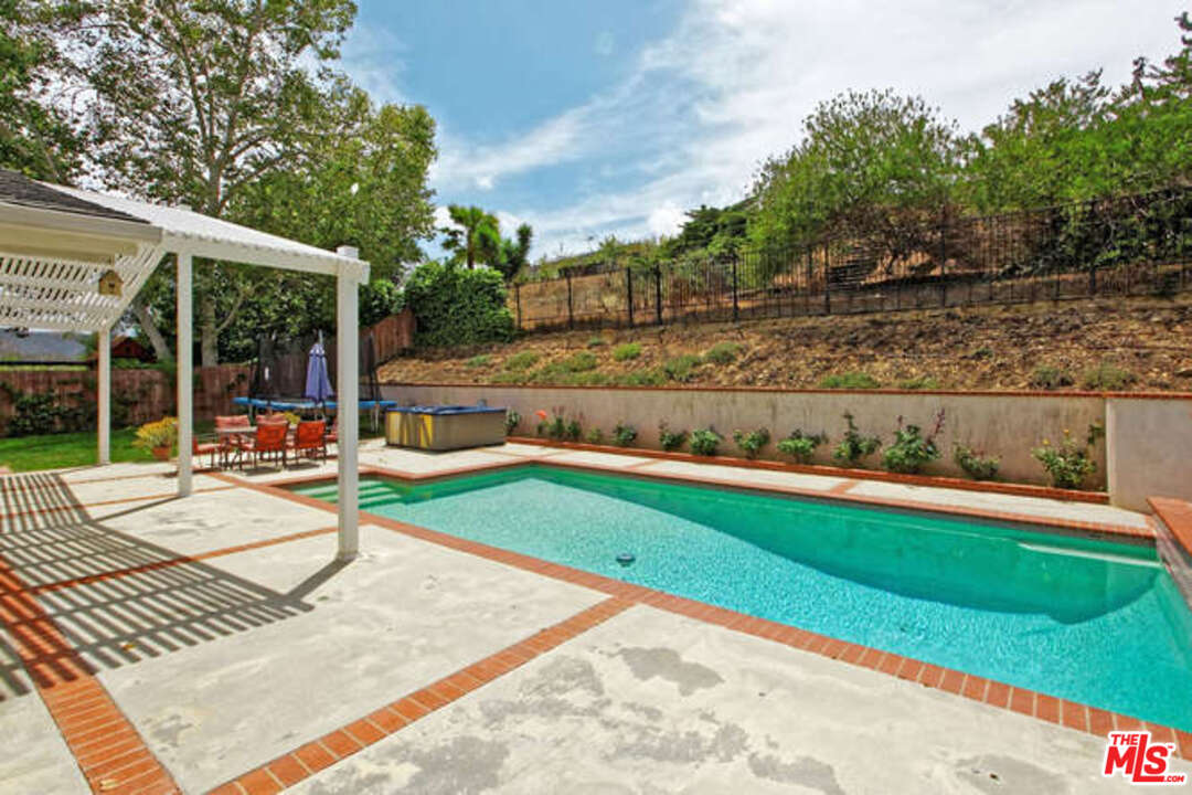 4133 Magna Carta Road Calabasas, CA 91302 - Photo 14 of 15