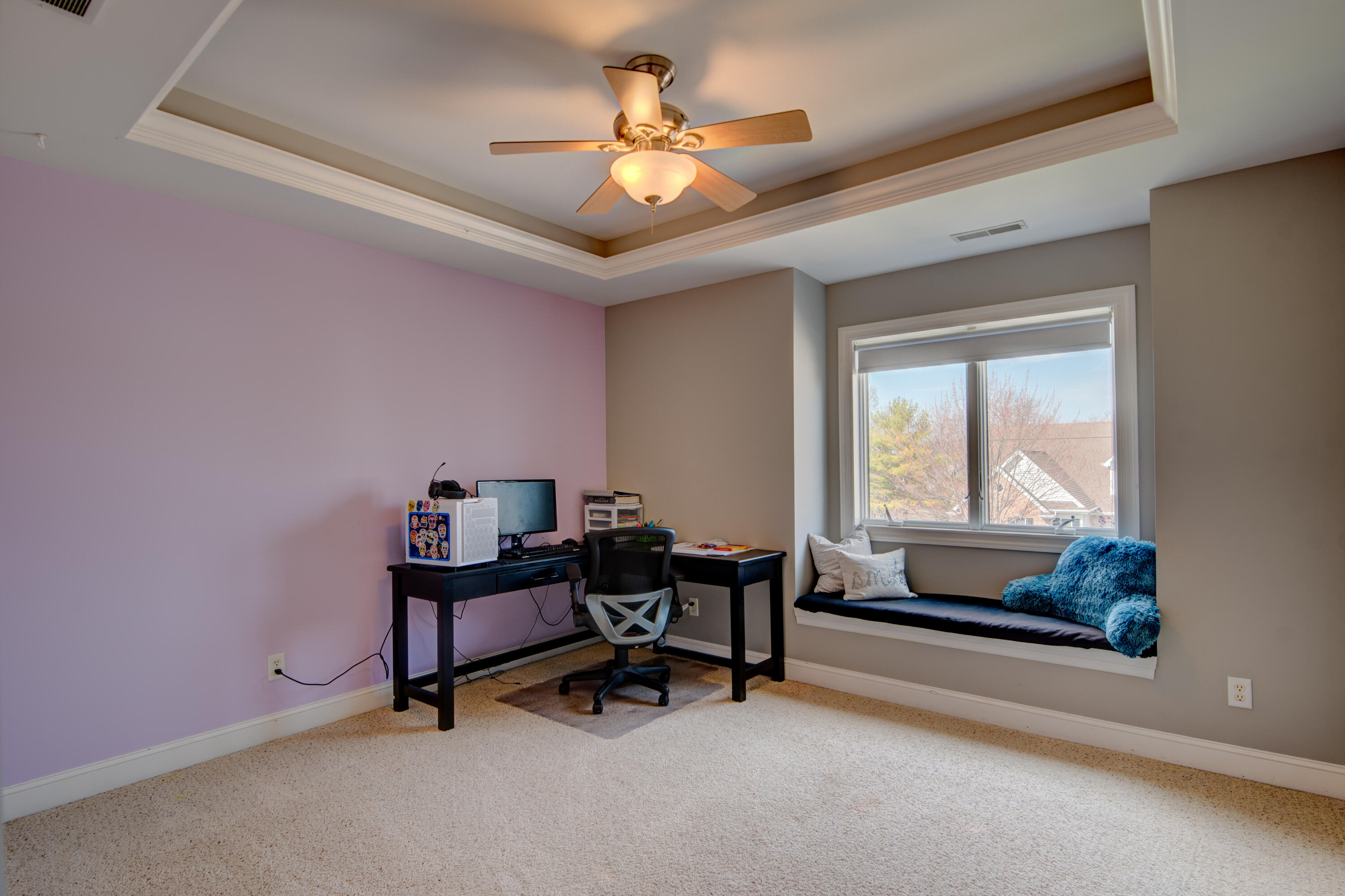 669 Davis Circle Crown Point, IN 46307 - Photo 13 of 22 a livingroom with workspace and a window