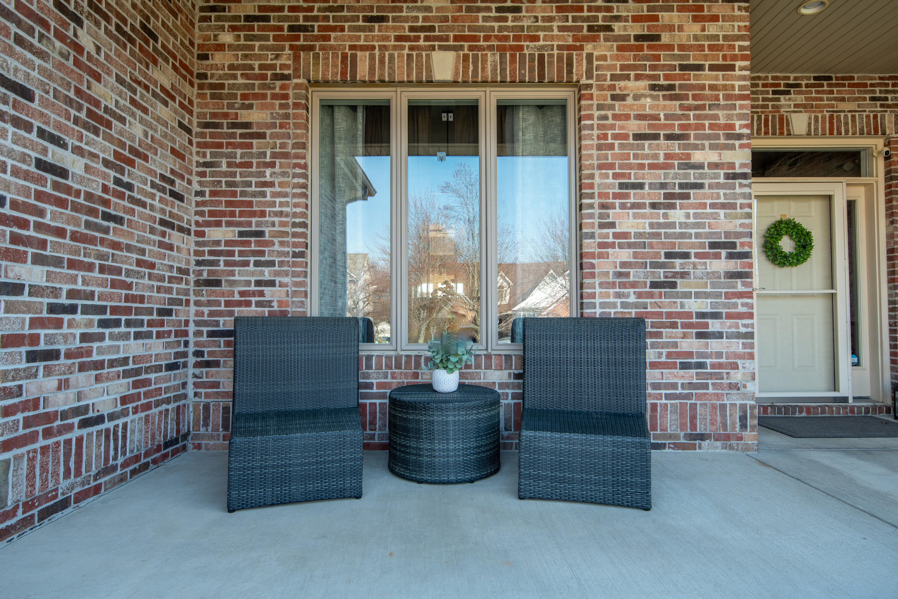 669 Davis Circle Crown Point, IN 46307 - Photo 5 of 22 a view of a chairs and table in a patio