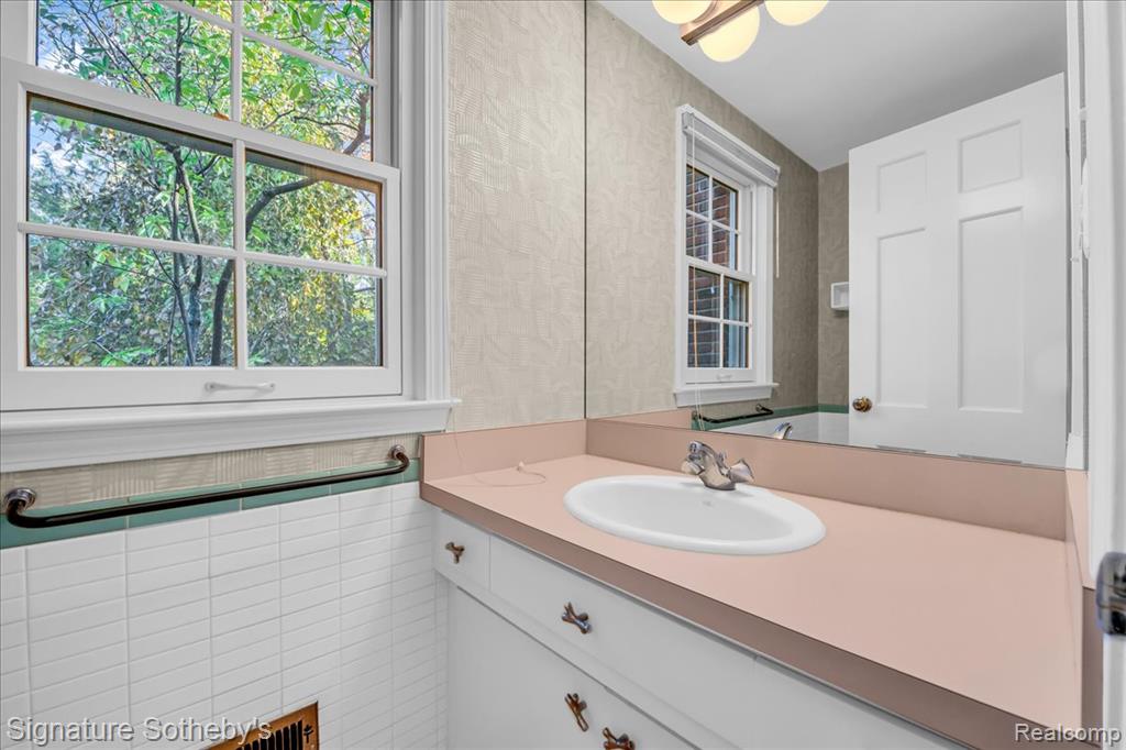 130 Denbar Road Bloomfield Hills, MI 48304 - Photo 28 of 31 Gallery Image 28
