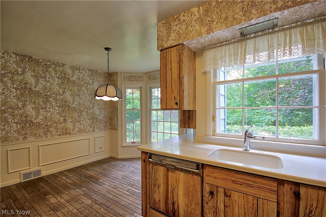 2880 Lander Road Cleveland, OH 44124 - Photo 9 of 35