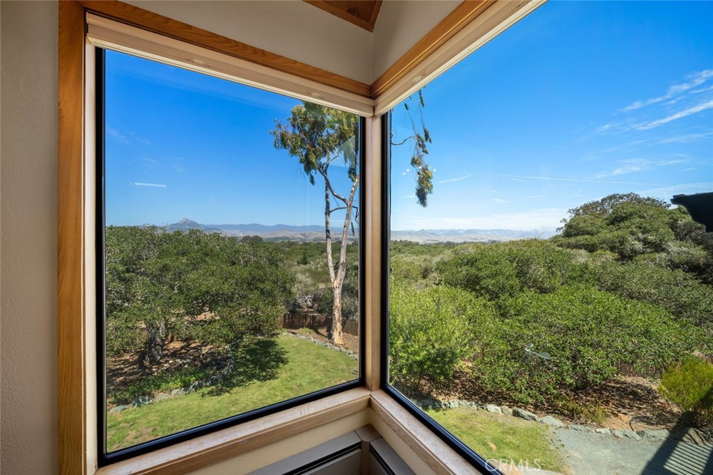 1606 Valley View Drive Los Osos, CA 93402 - Photo 12 of 50 a view of a window