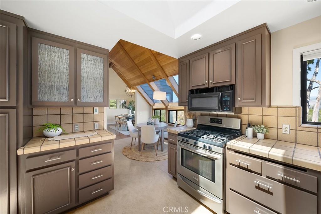 1606 Valley View Drive Los Osos, CA 93402 - Photo 17 of 50 a kitchen that has a sink and a stove
