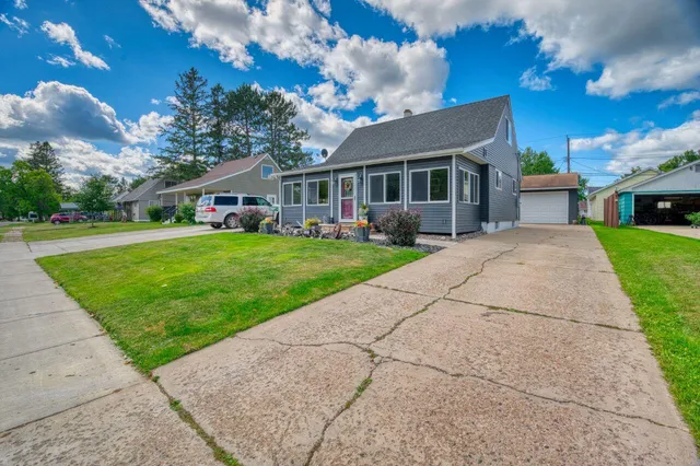 $239,000 | 325 Leeds Road, Hoyt Lakes, MN 55750